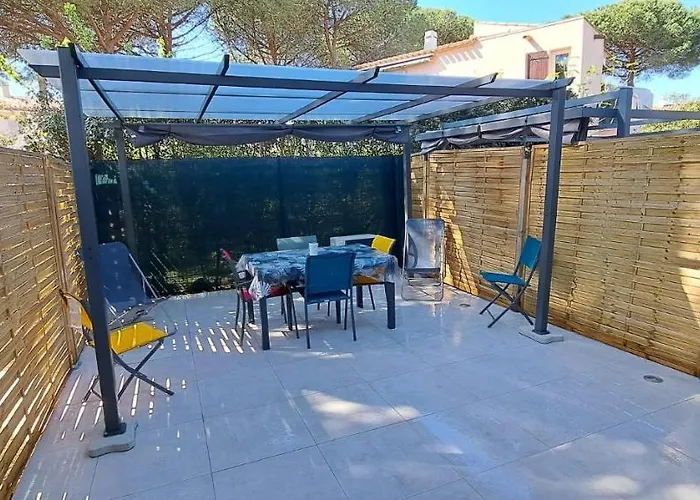 Le Cap D'agde, Beija Flor, Très Proche Village Naturiste, 2 Mn à Pied, Un Coin De Détente Dans La Pinède Appartamento