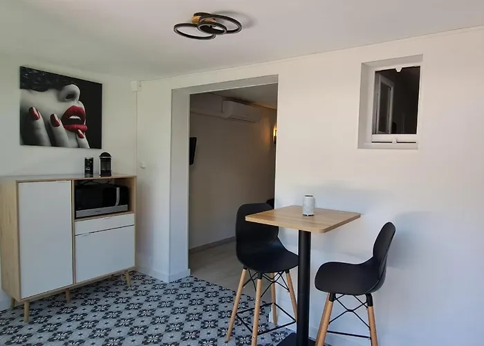 Le Cap D'agde, Beija Flor, Très Proche Village Naturiste, 2 Mn à Pied, Un Coin De Détente Dans La Pinède *